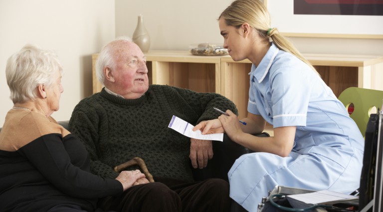 Les aides indispensables pour le maintien à domicile des personnes âgées