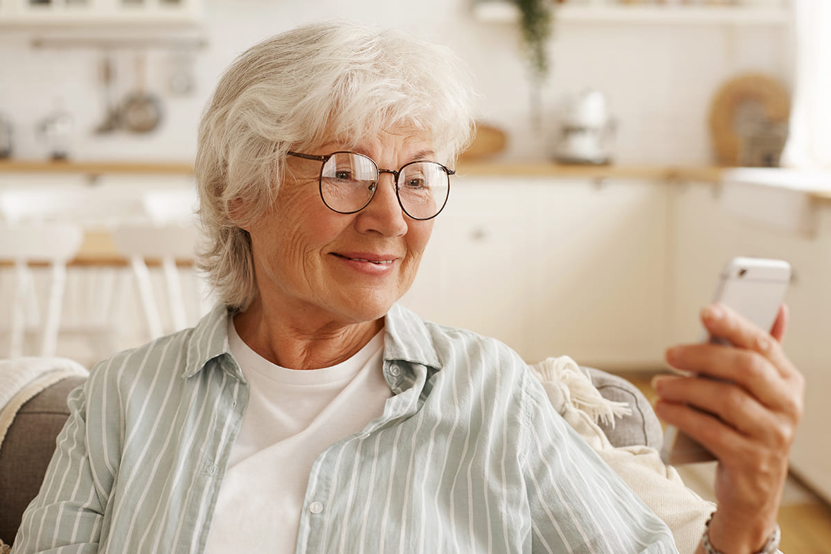 Senior et lunettes