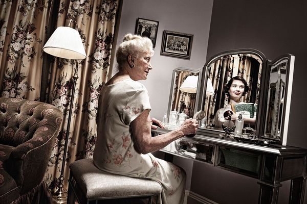 Jeunesse du Professeur- Tom Hussey photographie un traitement pour la maladie d'Alzheimer