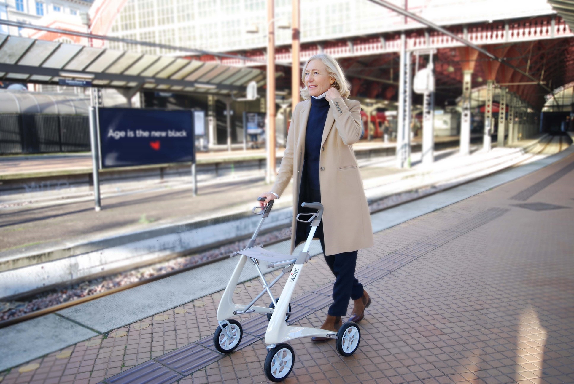 Carbon Ultralight Rollator train station